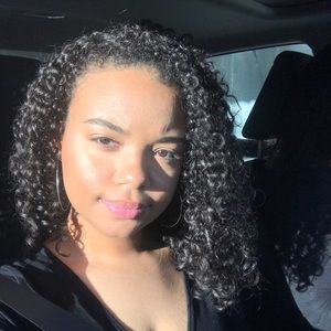 Meet your Posher, Dara